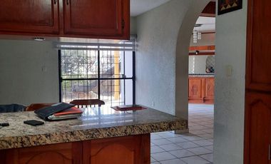 CASA EN VENTA EN EL CENTRO DE TEQUISQUIAPAN