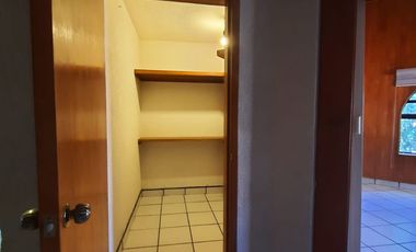 CASA EN VENTA EN EL CENTRO DE TEQUISQUIAPAN