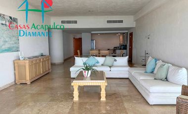 Frente al mar. En exclusivo departamento con terraza panorámica y acceso directo a la playa