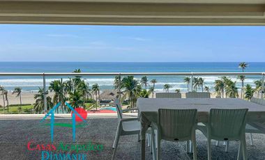 Frente al mar. En exclusivo departamento con terraza panorámica y acceso directo a la playa