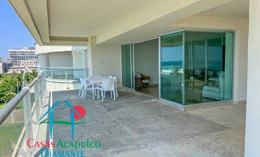Frente al mar. En exclusivo departamento con terraza panorámica y acceso directo a la playa