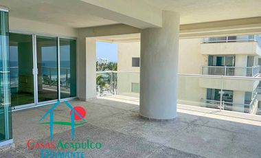 Frente al mar. En exclusivo departamento con terraza panorámica y acceso directo a la playa