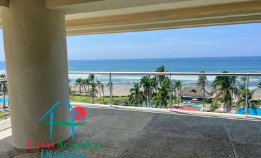 Frente al mar. En exclusivo departamento con terraza panorámica y acceso directo a la playa