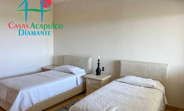 Frente al mar. En exclusivo departamento con terraza panorámica y acceso directo a la playa