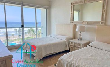 Frente al mar. En exclusivo departamento con terraza panorámica y acceso directo a la playa
