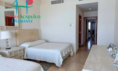 Frente al mar. En exclusivo departamento con terraza panorámica y acceso directo a la playa