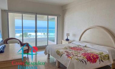 Frente al mar. En exclusivo departamento con terraza panorámica y acceso directo a la playa