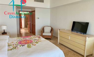 Frente al mar. En exclusivo departamento con terraza panorámica y acceso directo a la playa