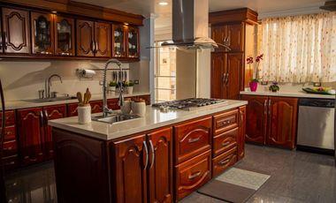 EN VENTA PENTHOUSE DE TRES PISOS / CINCO HABITACIONES