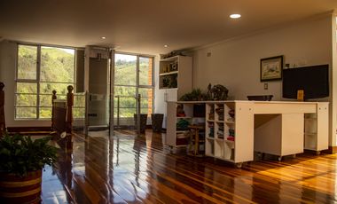EN VENTA PENTHOUSE DE TRES PISOS / CINCO HABITACIONES