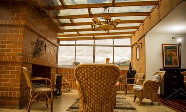 EN VENTA PENTHOUSE DE TRES PISOS / CINCO HABITACIONES