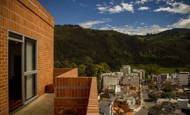 EN VENTA PENTHOUSE DE TRES PISOS / CINCO HABITACIONES