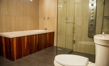 EN VENTA PENTHOUSE DE TRES PISOS / CINCO HABITACIONES