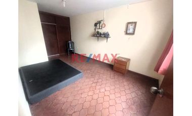 Exclusiva Casa De 3 Pisos En Venta - Urb. Santa Leonor, Chorrillos