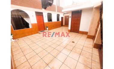 Exclusiva Casa De 3 Pisos En Venta - Urb. Santa Leonor, Chorrillos