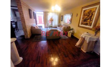 Exclusiva Casa De 3 Pisos En Venta - Urb. Santa Leonor, Chorrillos