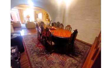 Exclusiva Casa De 3 Pisos En Venta - Urb. Santa Leonor, Chorrillos