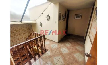 Exclusiva Casa De 3 Pisos En Venta - Urb. Santa Leonor, Chorrillos