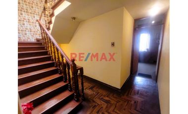 Exclusiva Casa De 3 Pisos En Venta - Urb. Santa Leonor, Chorrillos
