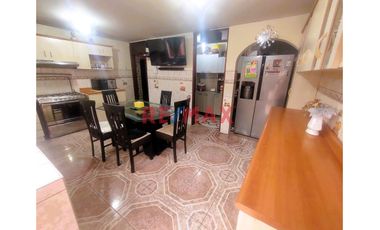 Exclusiva Casa De 3 Pisos En Venta - Urb. Santa Leonor, Chorrillos