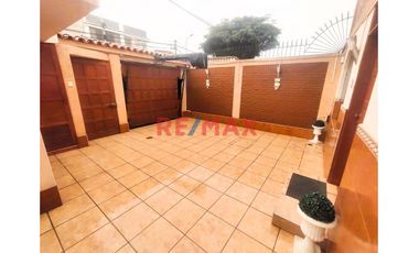 Exclusiva Casa De 3 Pisos En Venta - Urb. Santa Leonor, Chorrillos