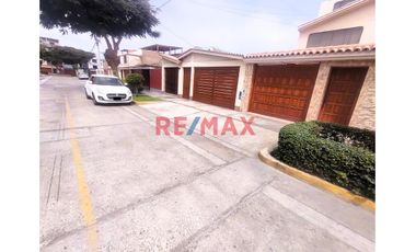 Exclusiva Casa De 3 Pisos En Venta - Urb. Santa Leonor, Chorrillos