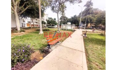 Exclusiva Casa De 3 Pisos En Venta - Urb. Santa Leonor, Chorrillos