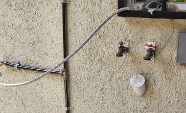 Departamento para estrenar, con seguridad, Planta baja, jardín, áreas para convivencia