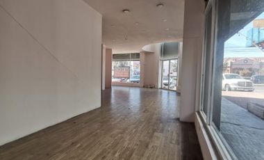 LOCAL EN RENTA SOBRE AVENIDA PRINCIPAL DE 2 PISOS IDEAL PARA BOUTIQUE, ESCUELA, OFICINAS