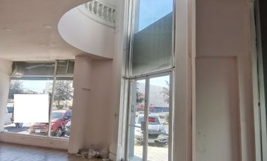 LOCAL EN RENTA SOBRE AVENIDA PRINCIPAL DE 2 PISOS IDEAL PARA BOUTIQUE, ESCUELA, OFICINAS