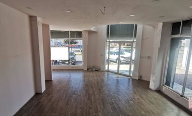 LOCAL EN RENTA SOBRE AVENIDA PRINCIPAL DE 2 PISOS IDEAL PARA BOUTIQUE, ESCUELA, OFICINAS
