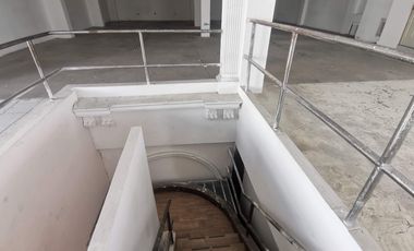 LOCAL EN RENTA SOBRE AVENIDA PRINCIPAL DE 2 PISOS IDEAL PARA BOUTIQUE, ESCUELA, OFICINAS