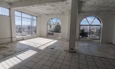 LOCAL EN RENTA SOBRE AVENIDA PRINCIPAL DE 2 PISOS IDEAL PARA BOUTIQUE, ESCUELA, OFICINAS