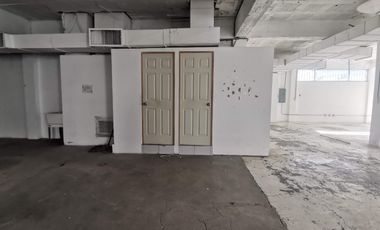 LOCAL EN RENTA SOBRE AVENIDA PRINCIPAL DE 2 PISOS IDEAL PARA BOUTIQUE, ESCUELA, OFICINAS