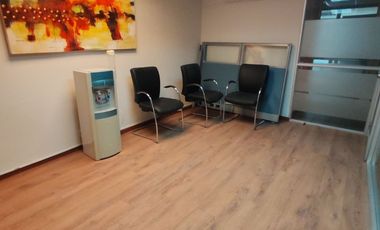 EXCELENTE OFICINA 80 M2 - METRO MANQUEHUE