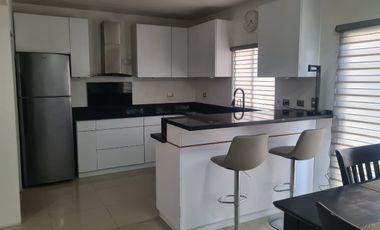 SE RENTA HERMOSA CASA TOTALMENTE AMUEBLADA EN AUREA RESIDENCIAL
