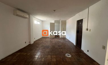 Bodega en Venta de 600 m2, zona Cumbres.
