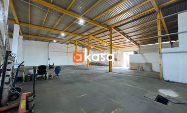 Bodega en Venta de 600 m2, zona Cumbres.