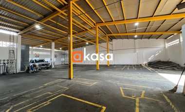 Bodega en Venta de 600 m2, zona Cumbres.