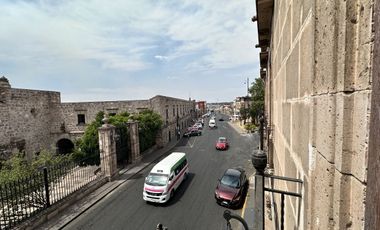 Edificio en RENTA frente a la Casa de la Cultura, Centro Histórico de Morelia. QO8689