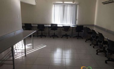 CENTRO CASA ANTIGUA EN ESQUINA HABILITADA PARA OFICINAS