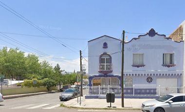 CENTRO CASA ANTIGUA EN ESQUINA HABILITADA PARA OFICINAS