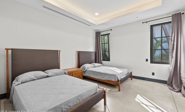 Mansión Amueblada en El Tigre – 6 Recámaras, y Estacionamiento Subterráneo Furnished Luxury Mansion in El Tigre – 6 Bedrooms & underground parking