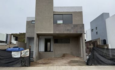 CASA NUEVA EN VENTA - LOS ROBLES