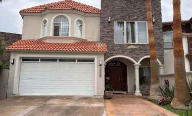 EXCELENTE RESIDENCIA EN VENTA DENTRO DEL CLUB CAMPESTRE CON ALBERCA