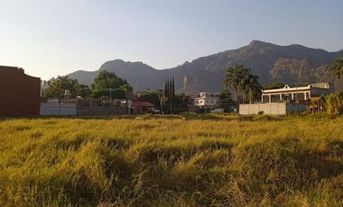 Se vende terreno plano de 300 m2 a solo 5 minutos del centro de Tepoztlán Mor.