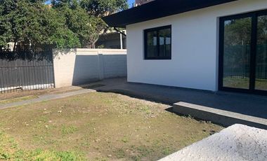 En venta casa remodelada un piso frente a gran plaza a pasos de Colón. Las Condes.