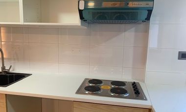 En venta casa remodelada un piso frente a gran plaza a pasos de Colón. Las Condes.