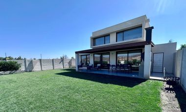 Sin Comision! Casa Brisas Norte De Chicureo/colegio Highland
