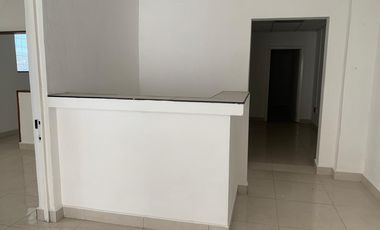 BODEGA EN RENTA CON OFICINAS  MUCHO TERRENO Y EN  EXCELENTES CONDICIONES